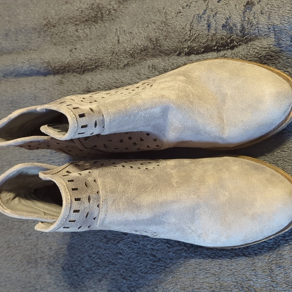 Gray Boots Rampage